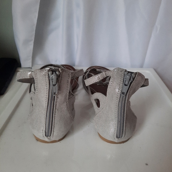 Gladiator style silver sandals- 7.5 women's - Picture 5 of 5